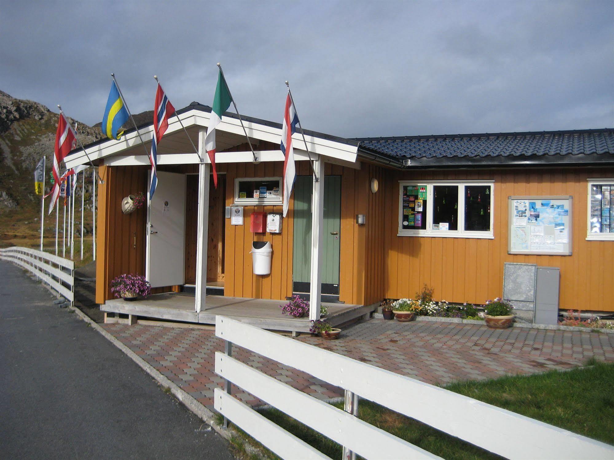 Nordkapp Camping Hotel Honningsvag Exterior photo