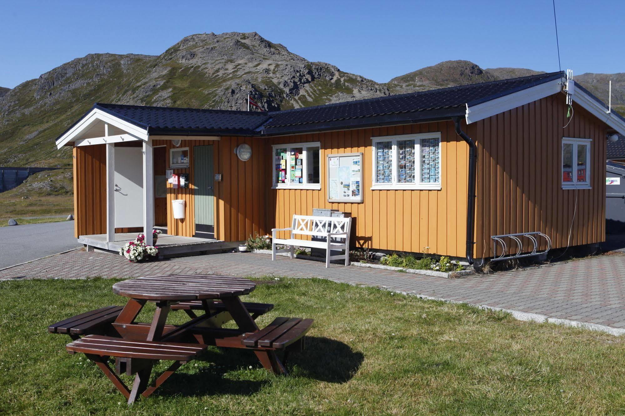 Nordkapp Camping Hotel Honningsvag Exterior photo